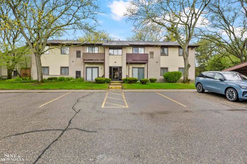 7494 Manor Cir, Westland, MI, 48185-7271 | Card Image