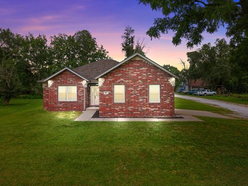 806 E Grant St, Ash Grove, MO, 65604-9110 | Card Image