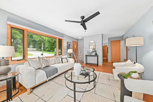 11707 W Oxford Pl, Wauwatosa, WI, 53226-3926 | Card Image