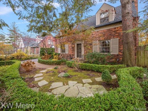 340 Kercheval Ave, Grosse Pointe Farms, MI, 48236-3063 | Card Image