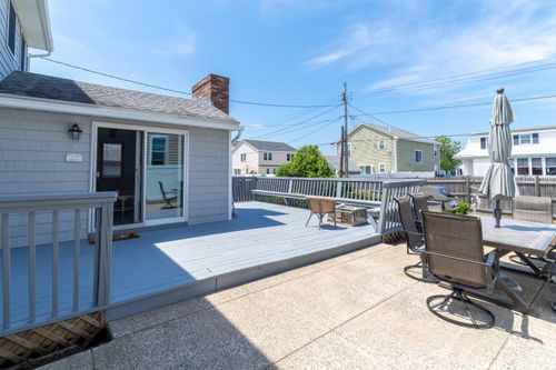 545 Hudson St, Seabrook, NH, 03874-4824 | Card Image