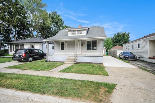 24924 Tuscany Ave, Eastpointe, MI, 48021-1297 | Card Image