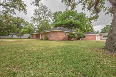 302 S Lee Street, House other with 4 bedrooms, 3 bathrooms and null parking in Alvin TX | Image 2