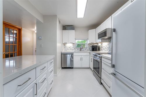 apt-309-9411 N Hollybrook Lake Dr, Pembroke Pines, FL, 33025-1597 | Card Image