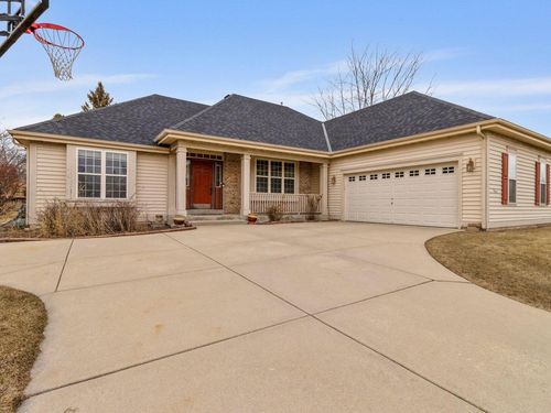3838 E Stargrass Lane, Oak Creek, WI, 53154 | Card Image