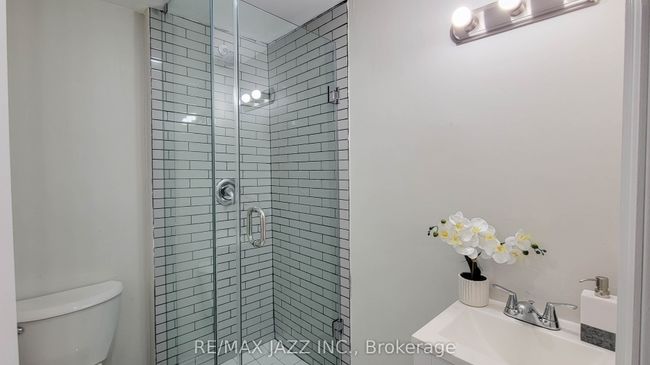 7 Maple St, House other with 5 bedrooms, 2 bathrooms and 1 parking in Oshawa ON | Image 7