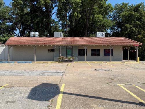 3535 E Admiral Pl, Tulsa, OK, 74115-8211 | Card Image