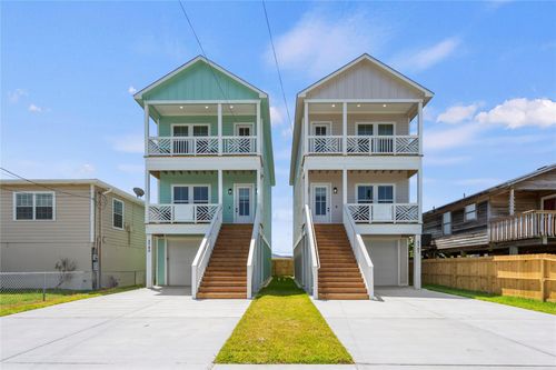 5745 Avenue R, Galveston, TX, 77551-5527 | Card Image