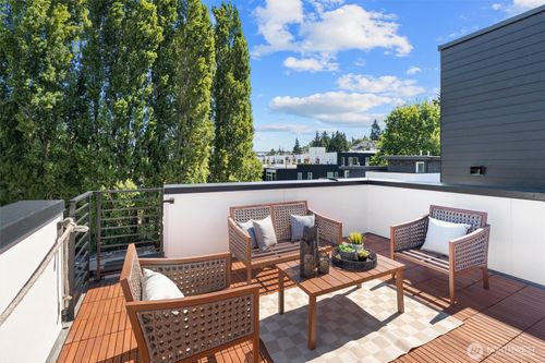 3116 Queen Anne Ave N, Seattle, WA, 98109-1672 | Card Image