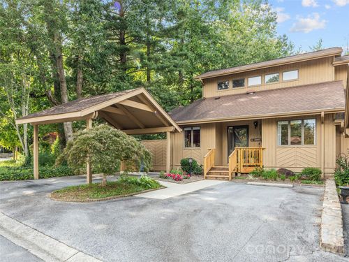 405 Red Oak Dr, Hendersonville, NC, 28791-1977 | Card Image