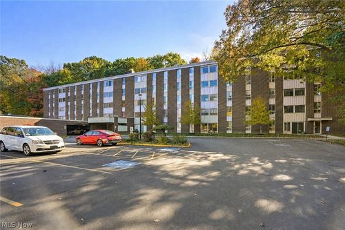 206-3068 Kent Rd, Stow, OH, 44224-4453 | Card Image