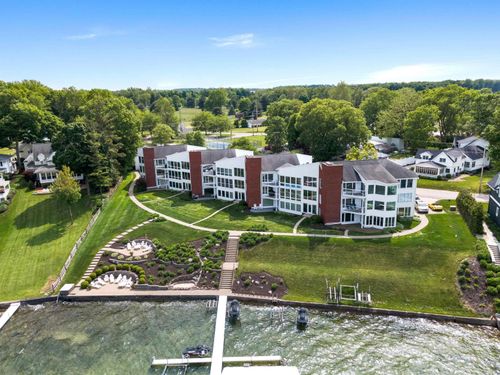 d3-10660 N Southshore Dr, Syracuse, IN, 46567-9509 | Card Image