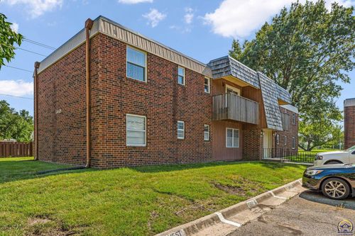 unit-2-5468 Sw 12th Ter, Topeka, KS, 66604-2360 | Card Image