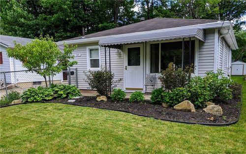 549 Delaware Ave, Elyria, OH, 44035-6662 | Card Image