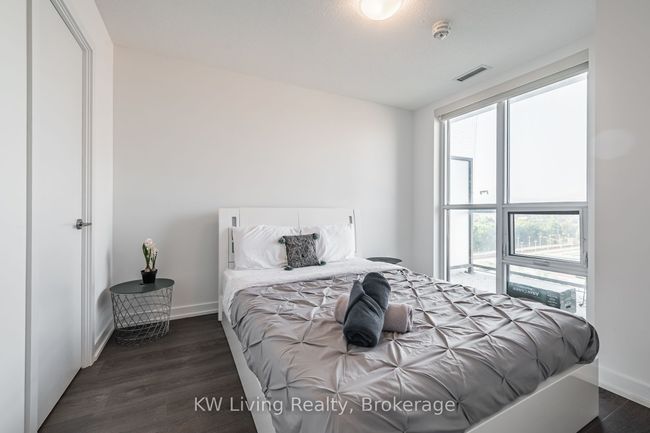 805 - 8 Trent Ave, Condo with 2 bedrooms, 1 bathrooms and 1 parking in Toronto ON | Image 17