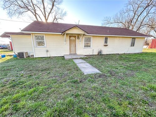 209 S 2nd St, Blue Mound, KS, 66010-9402 | Card Image
