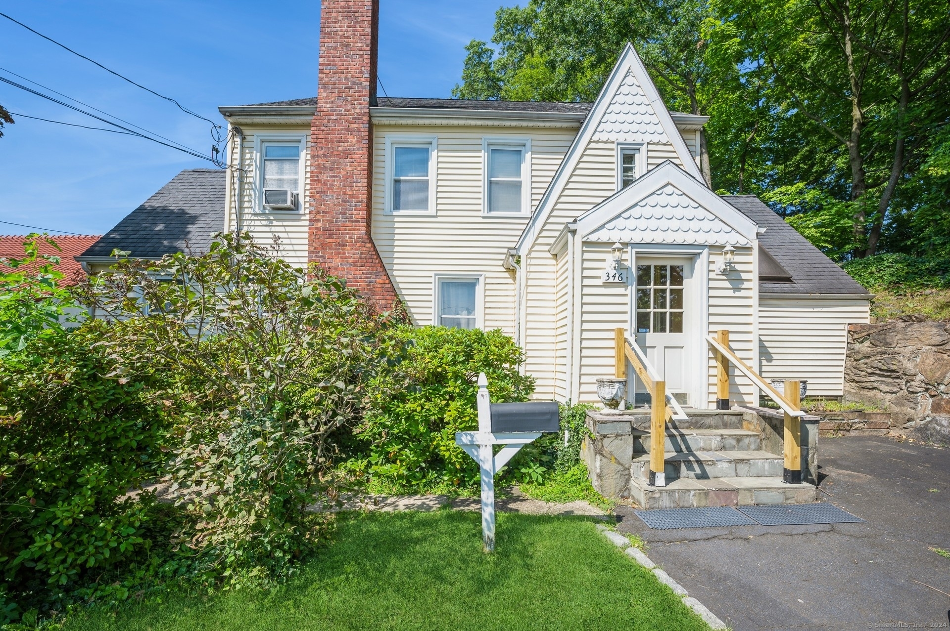 Glenbrook Rd, Stamford, CT 06906