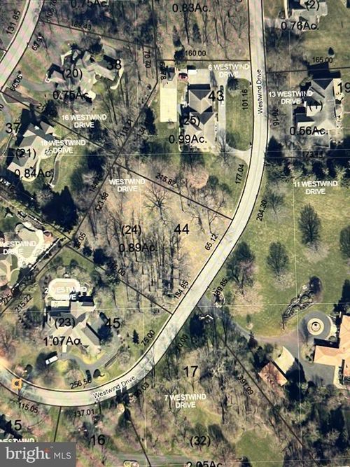 4 Westwind Dr, LEMOYNE, PA, 17043-1233 | Card Image