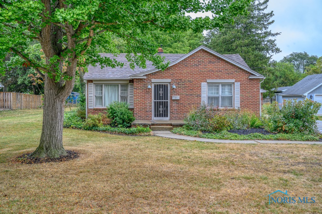 Pine St, Perrysburg, OH 43551