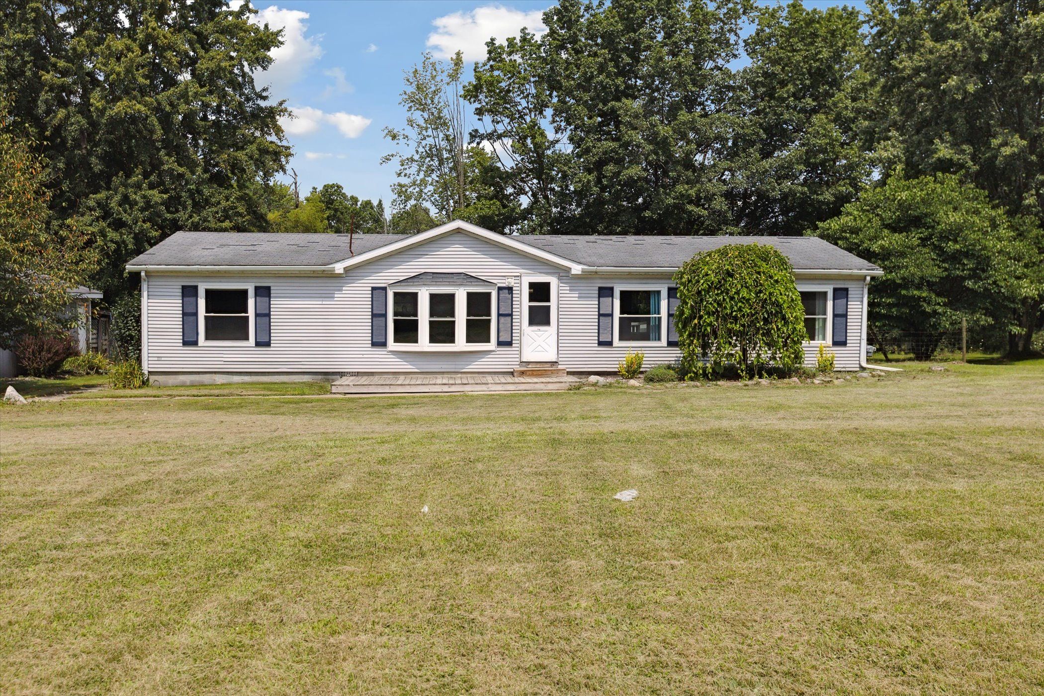 Columbiaville Rd, Columbiaville, MI 48421