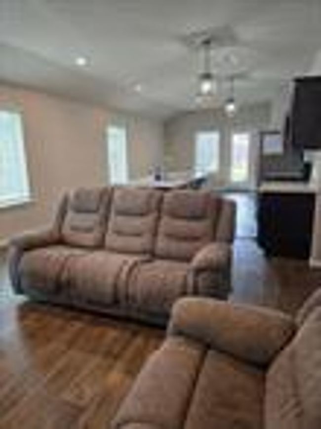Living room from right side | Image 4