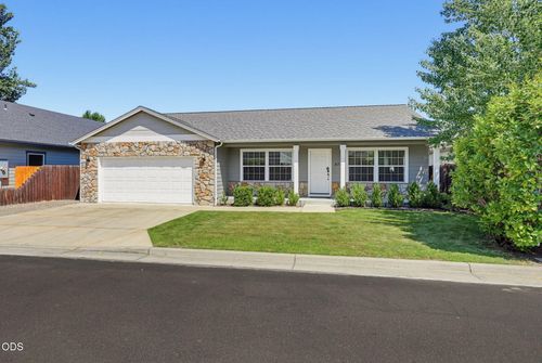876 Holley Way, Central Point, OR, 97502-1643 | Card Image