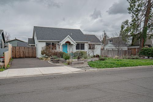 408 Marie St, Medford, OR, 97504-6888 | Card Image