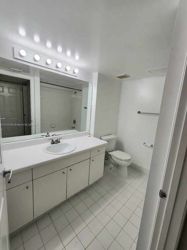 APT-129 - 2600 S University Dr, Condo with 3 bedrooms, 2 bathrooms and null parking in Davie FL | Image 12