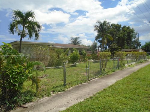 6791 Hope St, Hollywood, FL, 33024-2803 | Card Image