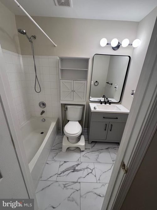 15666 Mendoza Ln, WOODBRIDGE, VA, 22191-6230 | Card Image