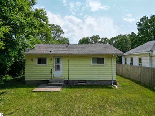 1510 Belnap St, Mount Pleasant, MI, 48858-3004 | Card Image