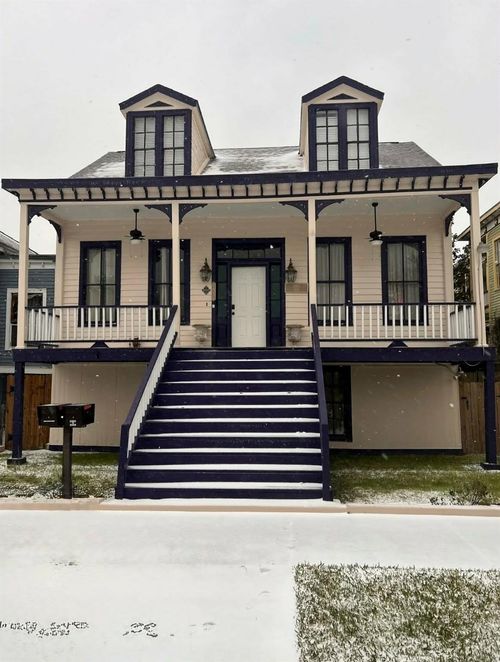 1421 Winnie St, Galveston, TX, 77550-4844 | Card Image