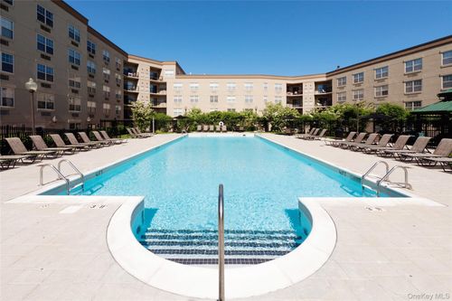 sph07-1100 Avalon Sq, Glen Cove, NY, 11542-2877 | Card Image