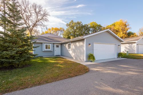 92 Birch Ave, Alexandria, MN, 56308-8604 | Card Image