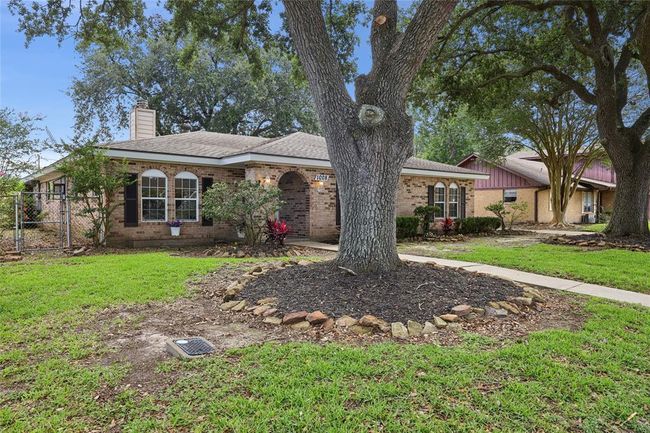 1008 N 30 Th St, House other with 4 bedrooms, 2 bathrooms and 2 parking in Nederland TX | Image 4