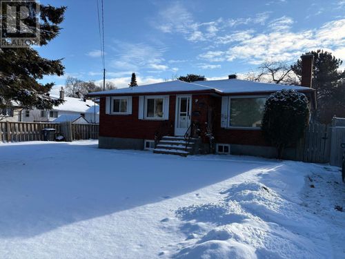 807 Superior Ave, Thunder Bay, ON, P7A6K3 | Card Image