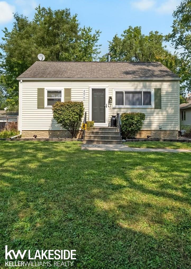 Lanette Dr, Waterford, MI 48328