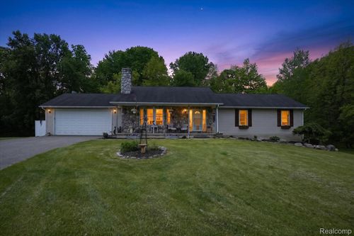 9565 Crofoot Rd, Fowlerville, MI, 48836-8207 | Card Image