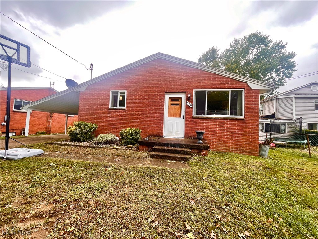 42nd St, Vienna, WV 26105