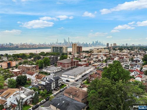 405 Commercial Ave, Cliffside Park, NJ, 07010-1433 | Card Image