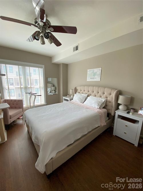 718 W Trade St, Charlotte, NC, 28202-1339 | Card Image