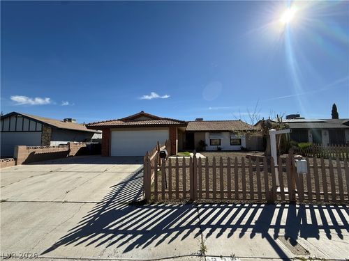 325 Greenfield Ln, Las Vegas, NV, 89107-2443 | Card Image