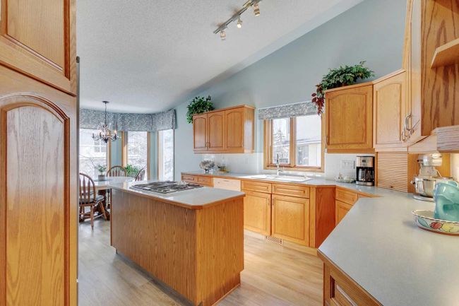 99 Hampshire Close Nw, Home with 4 bedrooms, 3 bathrooms and 4 parking in Calgary AB | Image 14