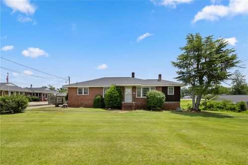 615 S Pine St, Seneca, SC, 29678-3837 | Card Image