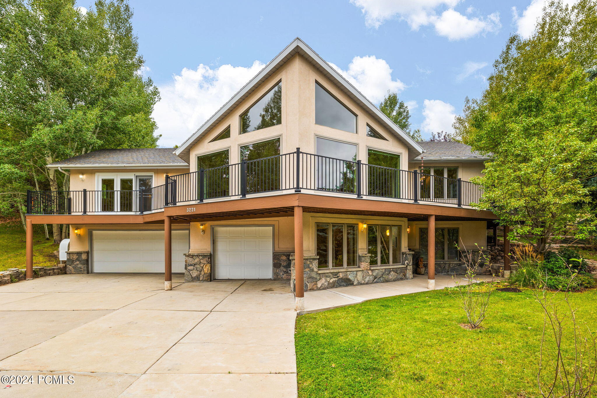 Zurich Dr, Florissant, MO 63031 #1
