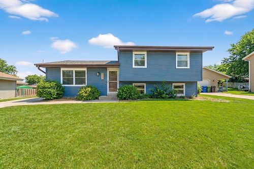 8620 S Riverton Road, Oak Creek, WI, 53154 | Card Image