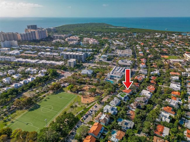 B - 464 Fernwood Rd, Townhouse with 3 bedrooms, 3 bathrooms and null parking in Key Biscayne FL | Image 44