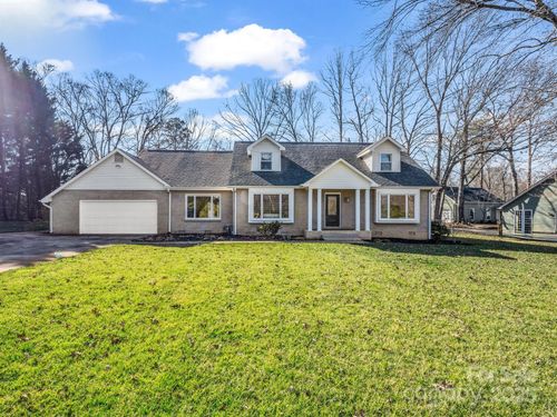 204 Jonas Dr, Lincolnton, NC, 28092-3251 | Card Image