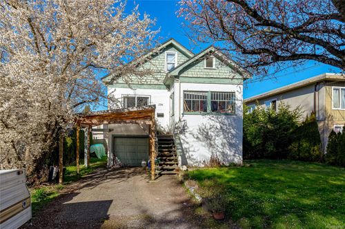 176 Regina Ave, Saanich, BC, V8Z1J3 | Card Image