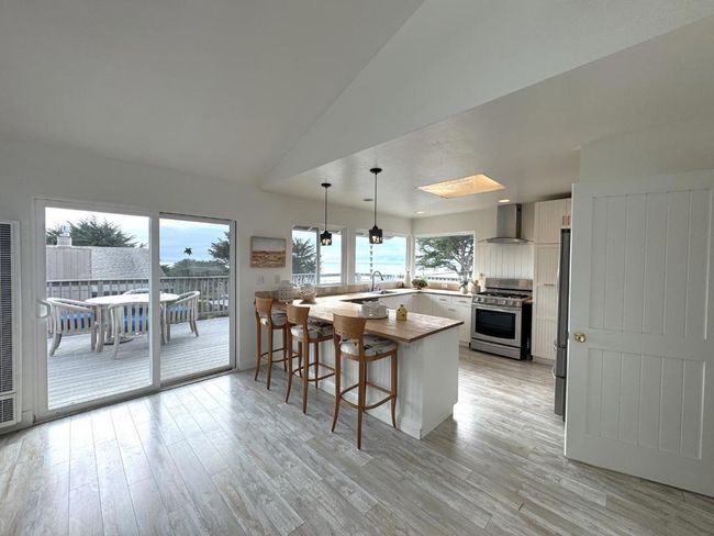 304 12 Th St, House other with 3 bedrooms, 2 bathrooms and 2 parking in Montara CA | Image 19